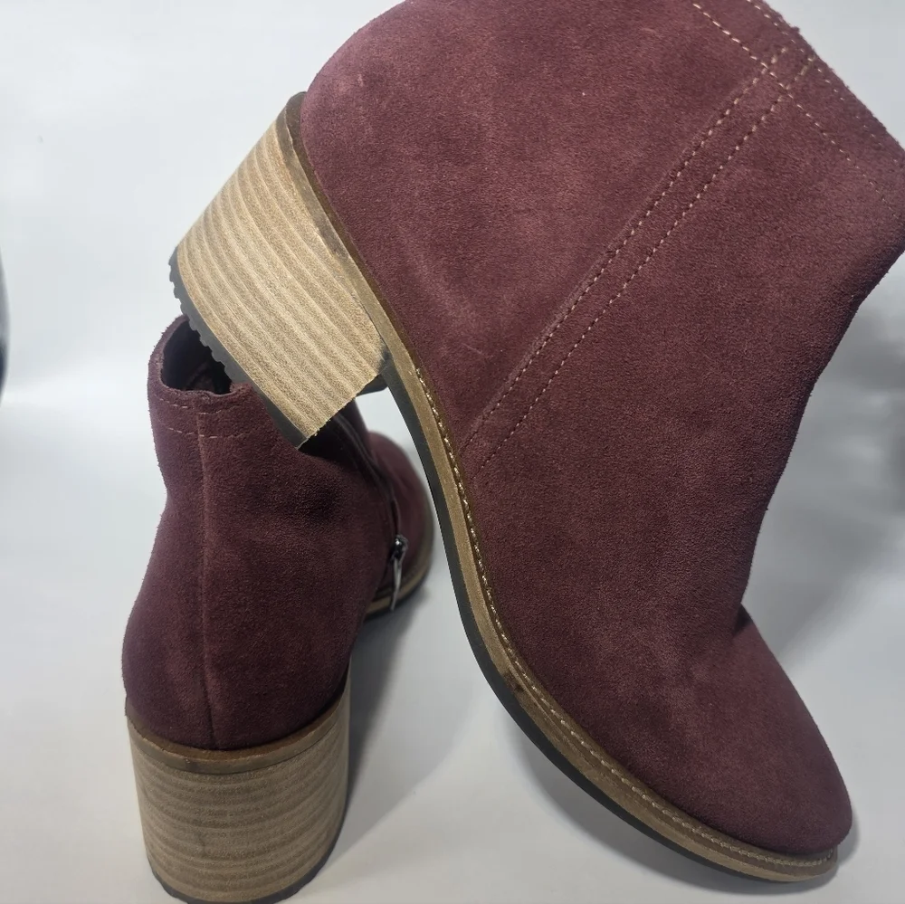 ECCO Women’s Ankle Boots Size 8-8.5 Burgundy Suede Zip Closure Comfort Casual